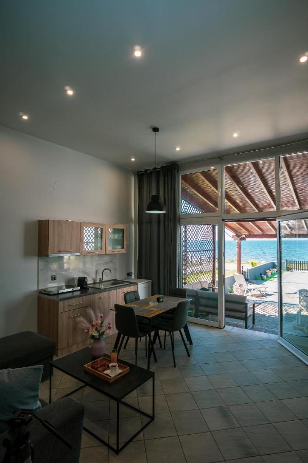 Seashell Luxury Apartment Nikíti Kültér fotó